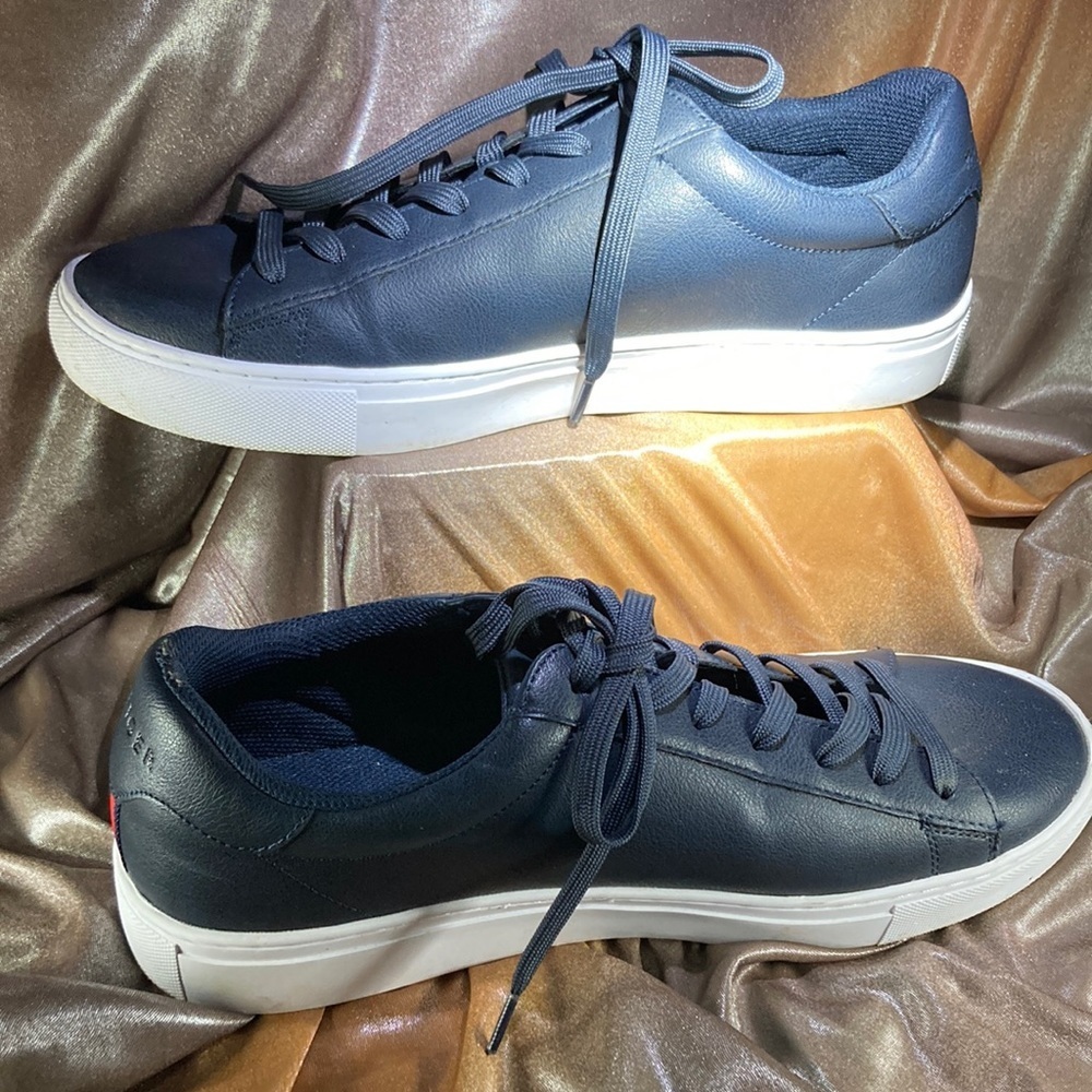 SIZE 11 Tommy Hilfiger navy blue leather lace up tennis shoes. Excellent box 2